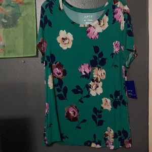 Petite Large Women’s Crewneck Top